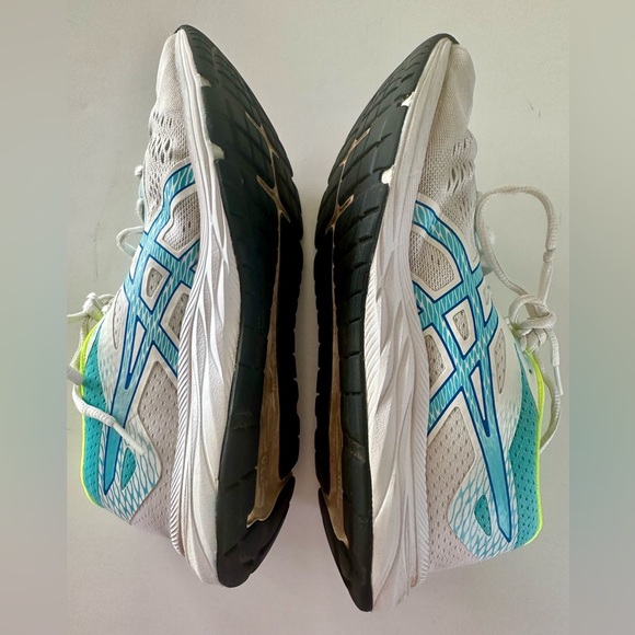 ASICS running shoes - Picture 2 of 6